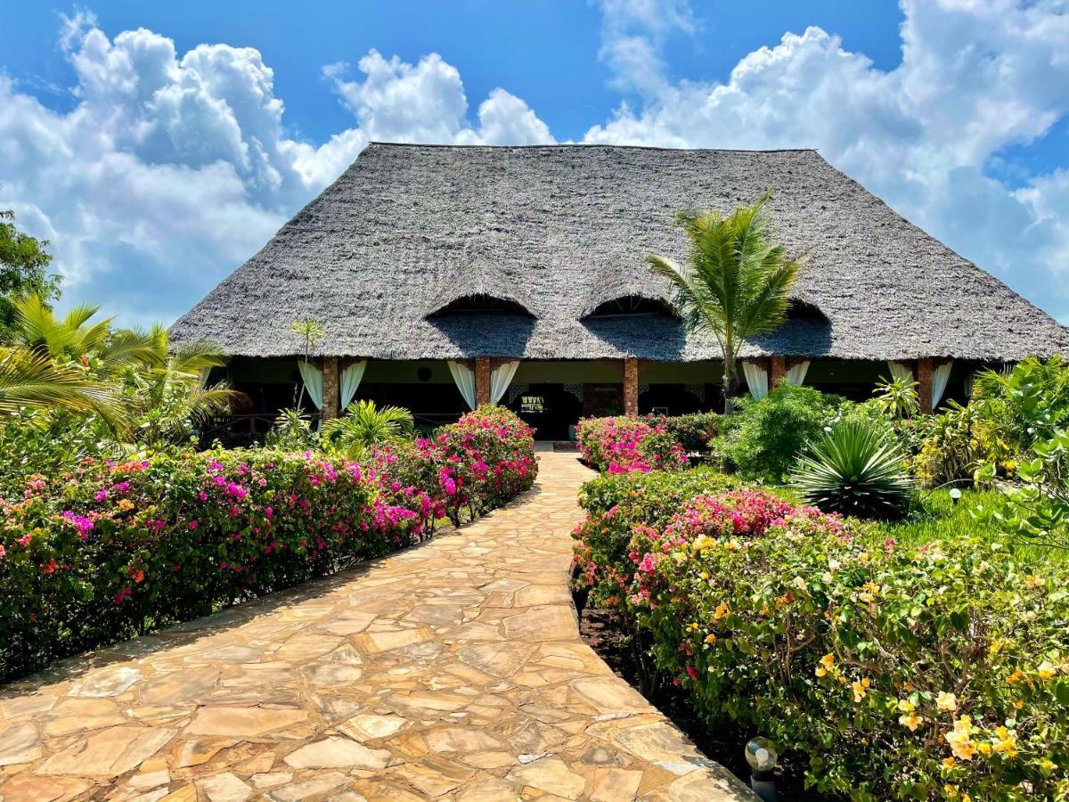 The Sands Beach Resort Bwejuu Exteriör bild