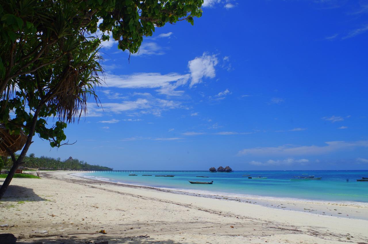 The Sands Beach Resort Bwejuu Exteriör bild
