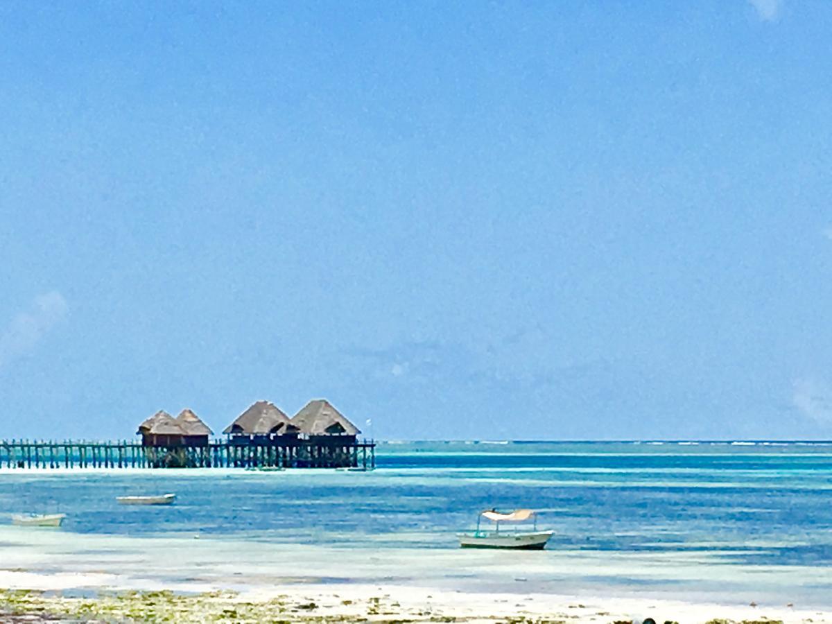 The Sands Beach Resort Bwejuu Exteriör bild