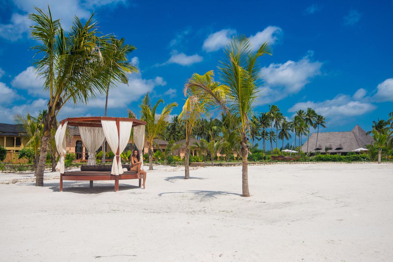 The Sands Beach Resort Bwejuu Exteriör bild
