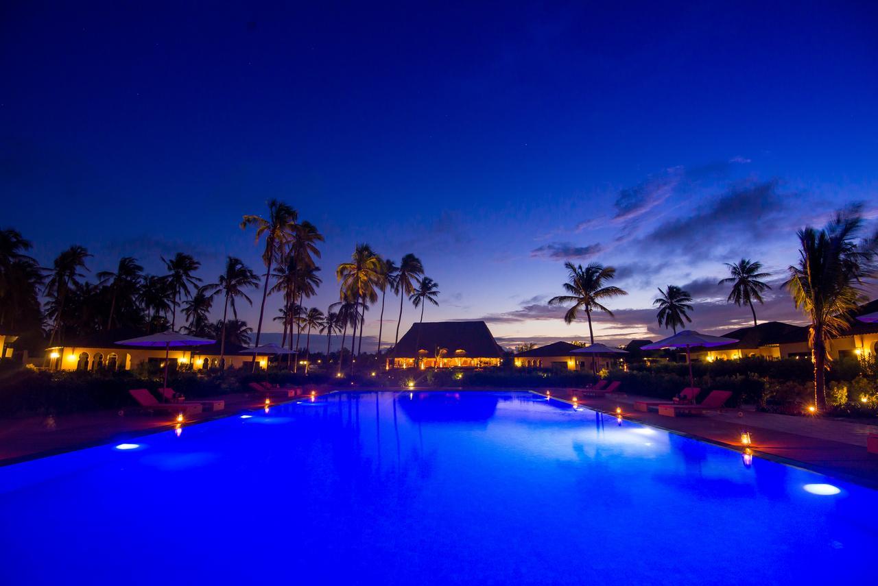 The Sands Beach Resort Bwejuu Exteriör bild