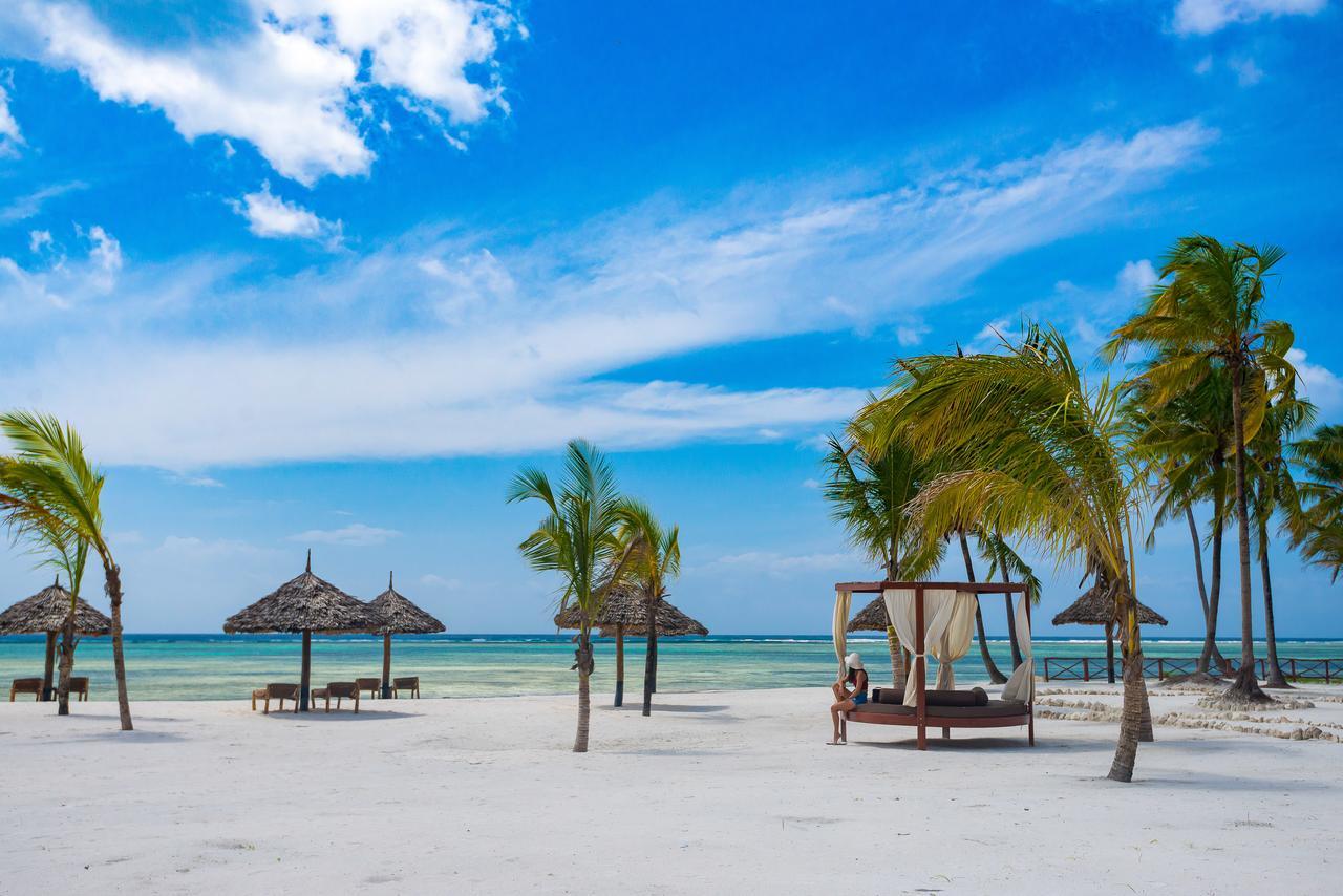 The Sands Beach Resort Bwejuu Exteriör bild