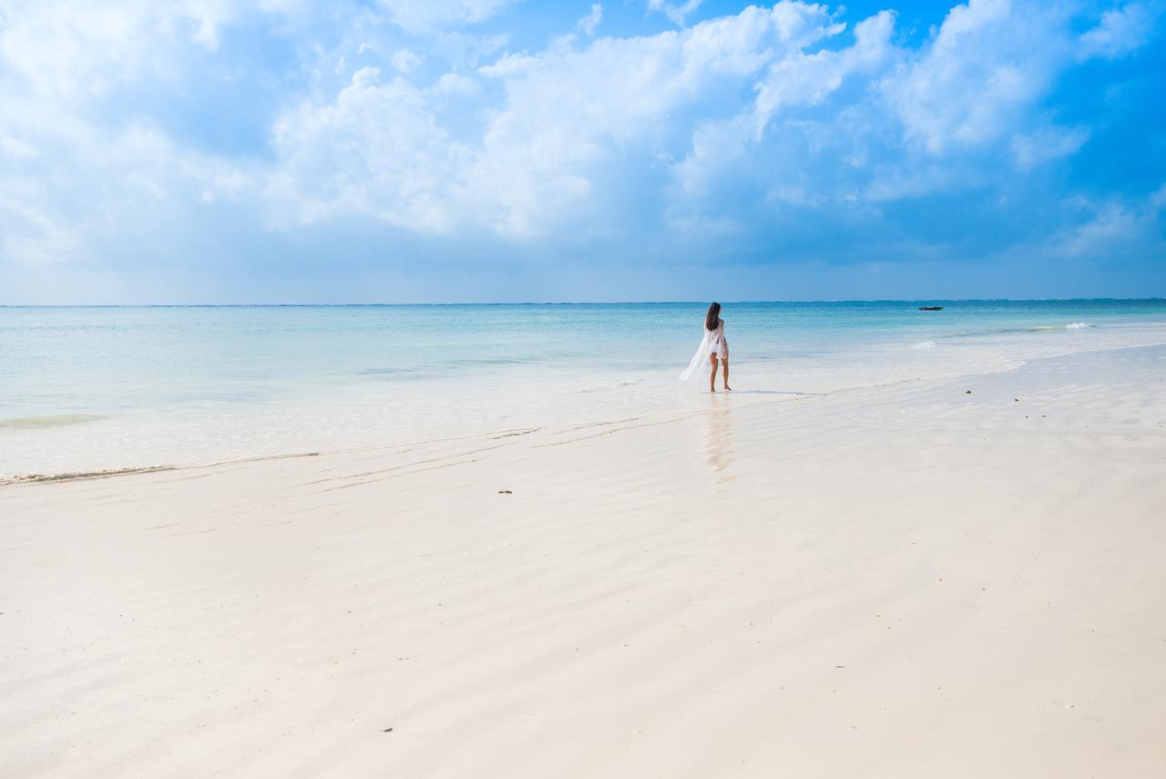 The Sands Beach Resort Bwejuu Exteriör bild