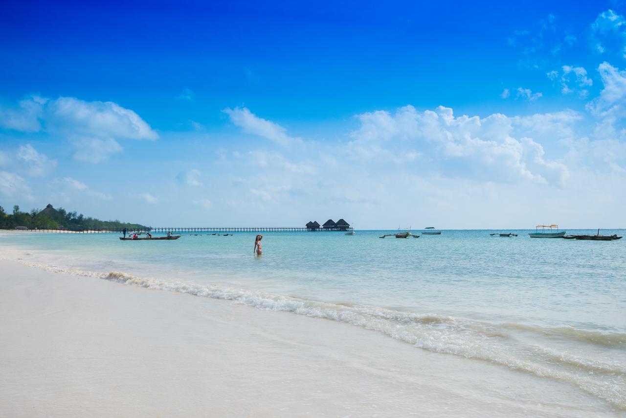 The Sands Beach Resort Bwejuu Exteriör bild