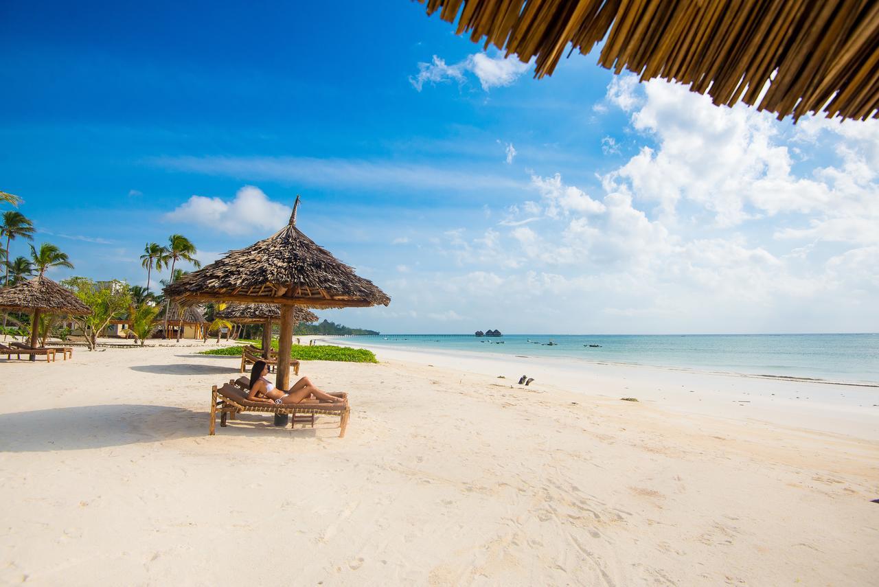 The Sands Beach Resort Bwejuu Exteriör bild