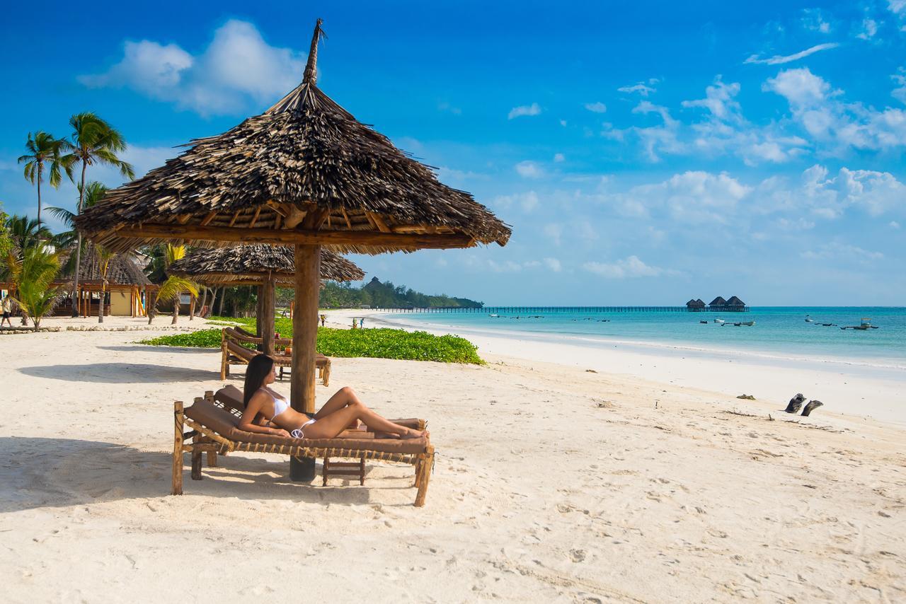 The Sands Beach Resort Bwejuu Exteriör bild