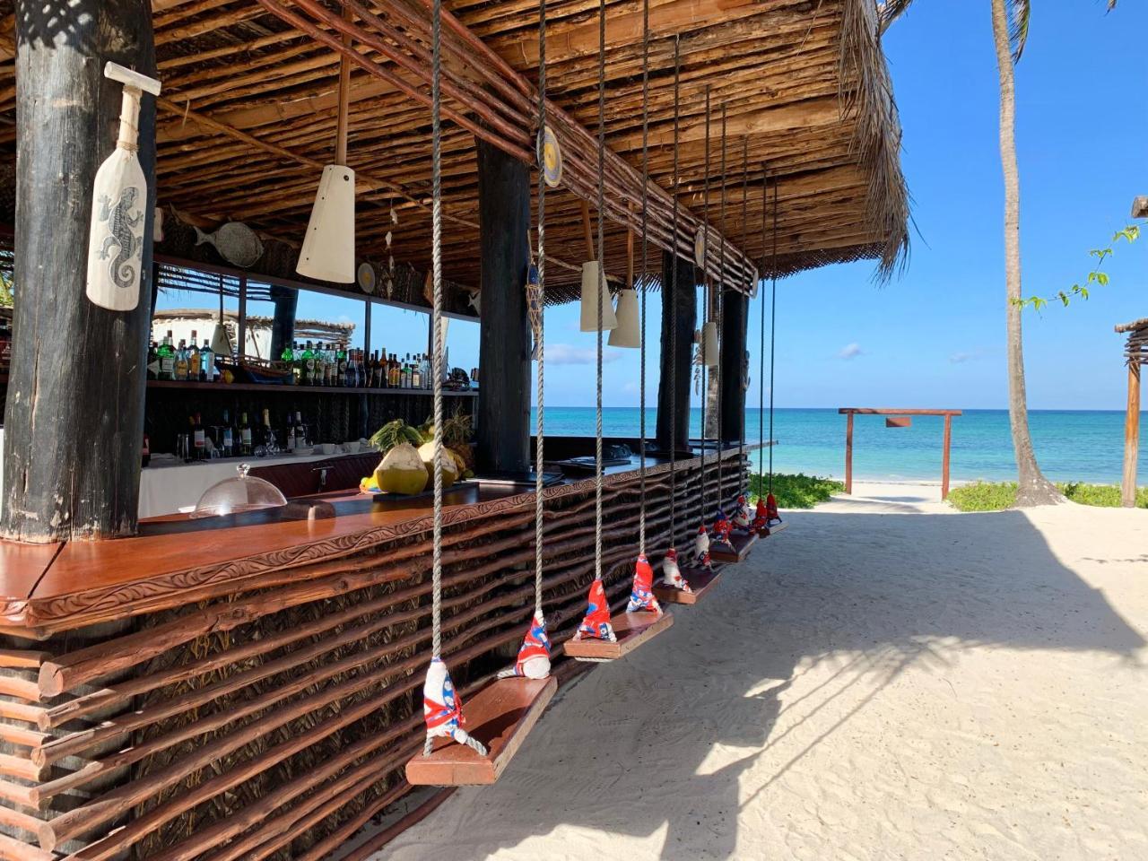 The Sands Beach Resort Bwejuu Exteriör bild