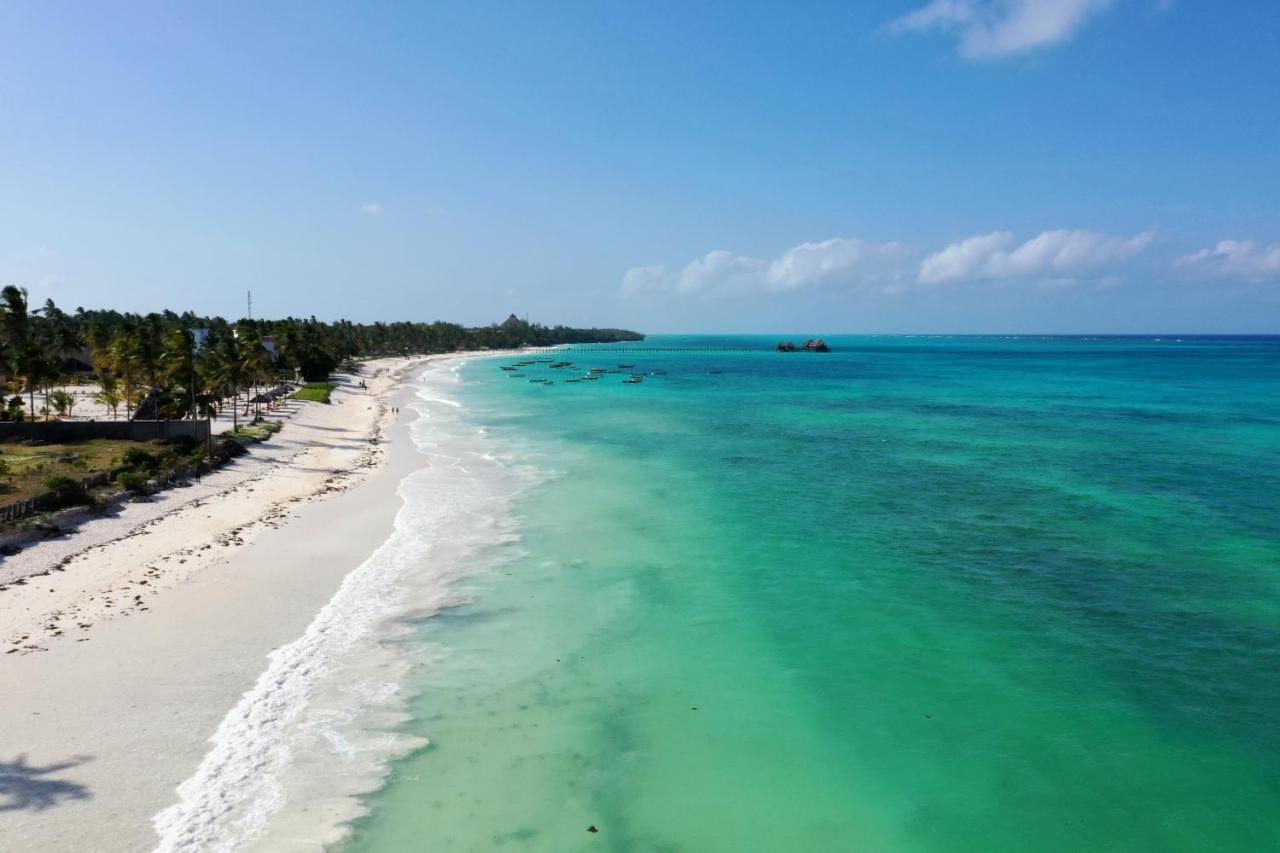 The Sands Beach Resort Bwejuu Exteriör bild