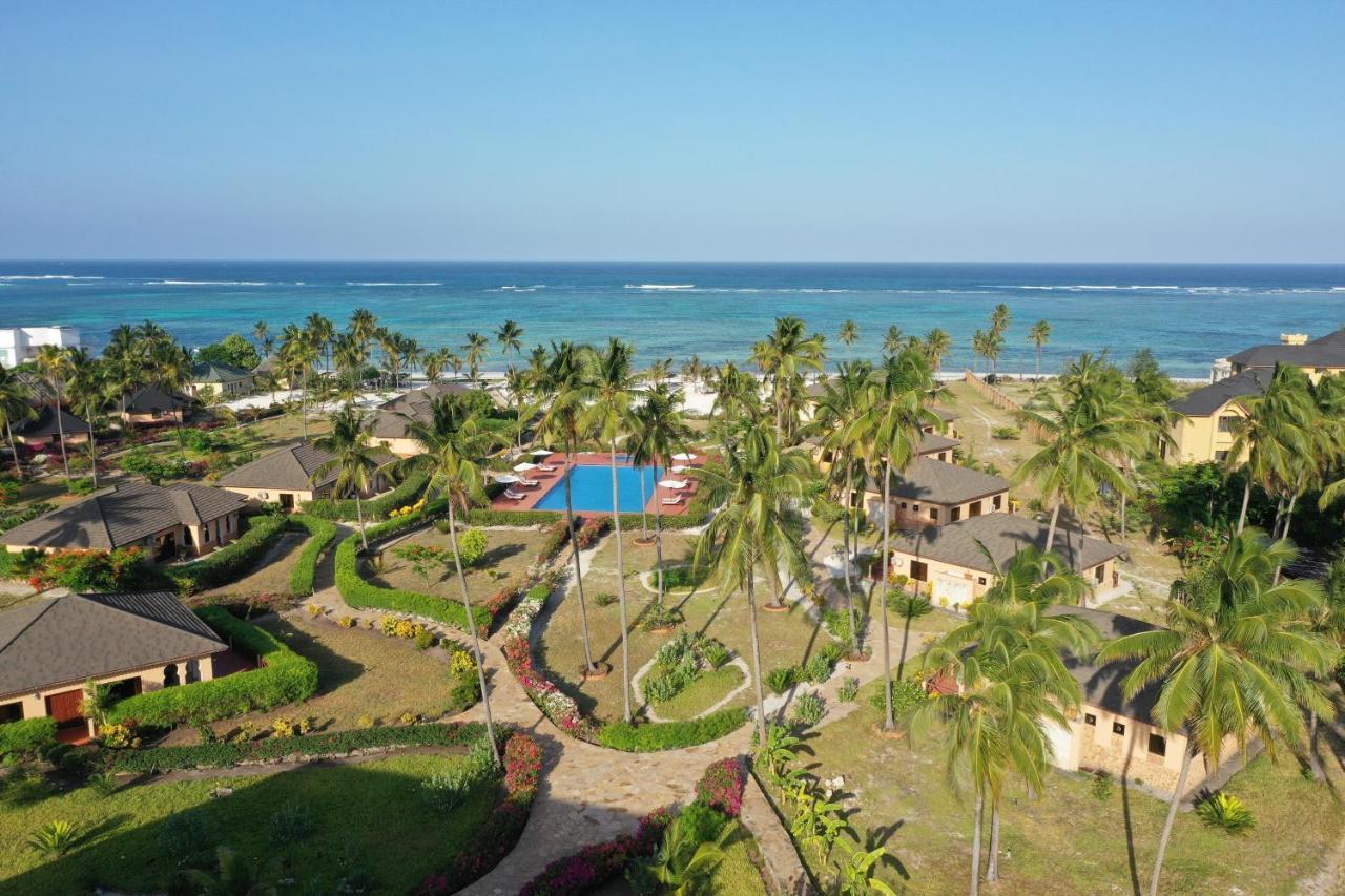 The Sands Beach Resort Bwejuu Exteriör bild