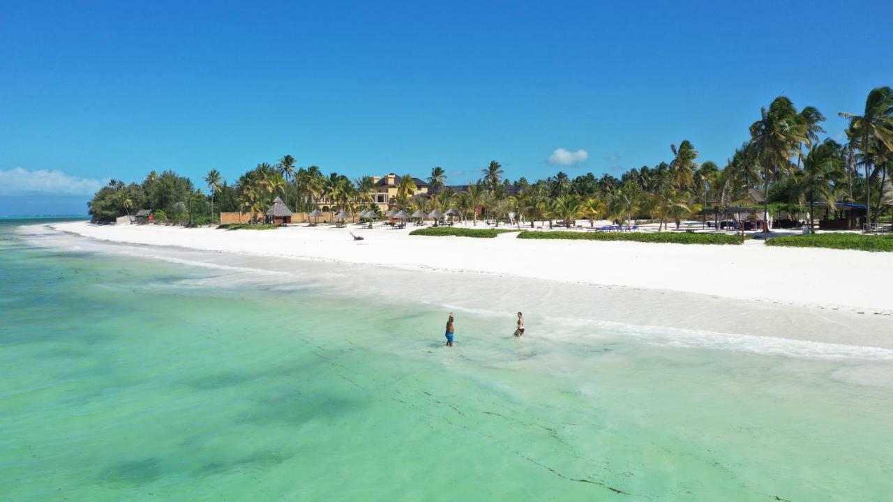 The Sands Beach Resort Bwejuu Exteriör bild